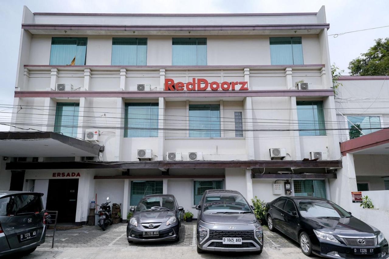 Reddoorz Near Braga Street Hotel Bandung Exterior photo