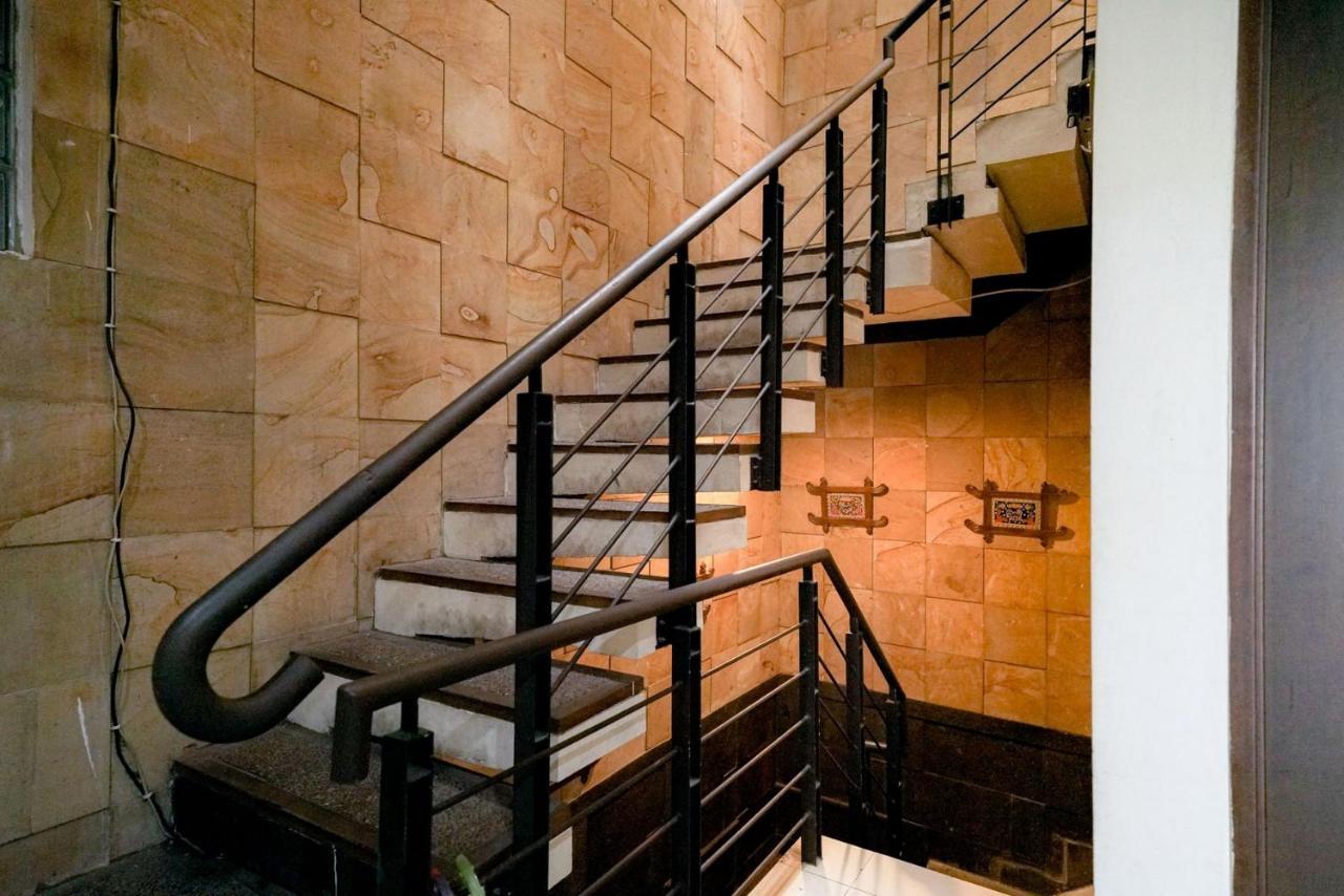 Reddoorz Near Braga Street Hotel Bandung Exterior photo