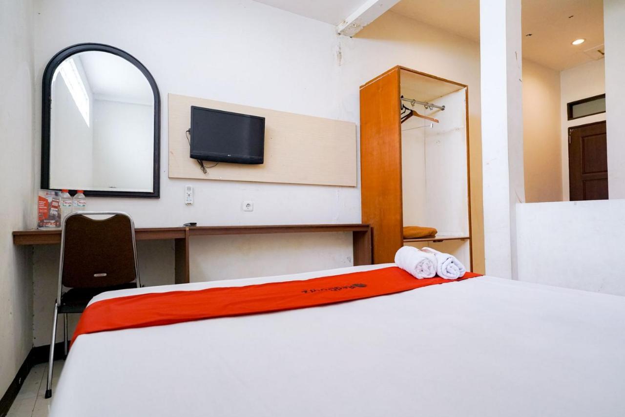 Reddoorz Near Braga Street Hotel Bandung Exterior photo