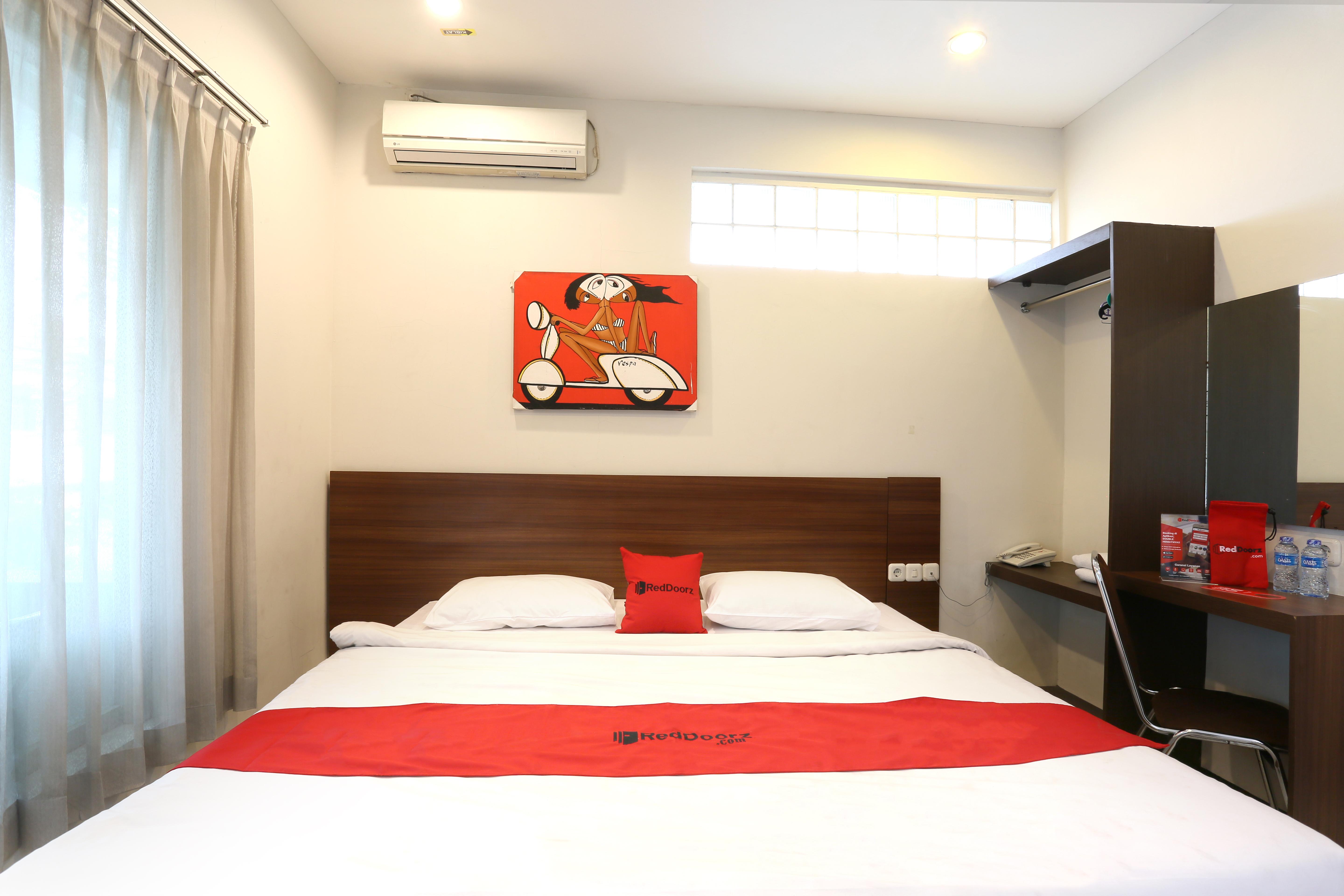 Reddoorz Near Braga Street Hotel Bandung Exterior photo